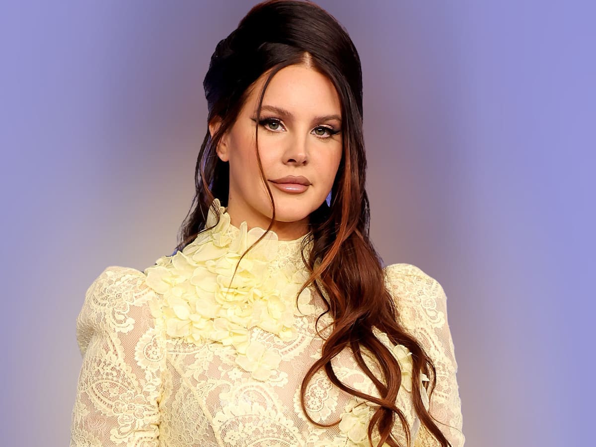 Lana Del Rey Delights Fans with Live Debut of “Ocean Blvd” Songs The