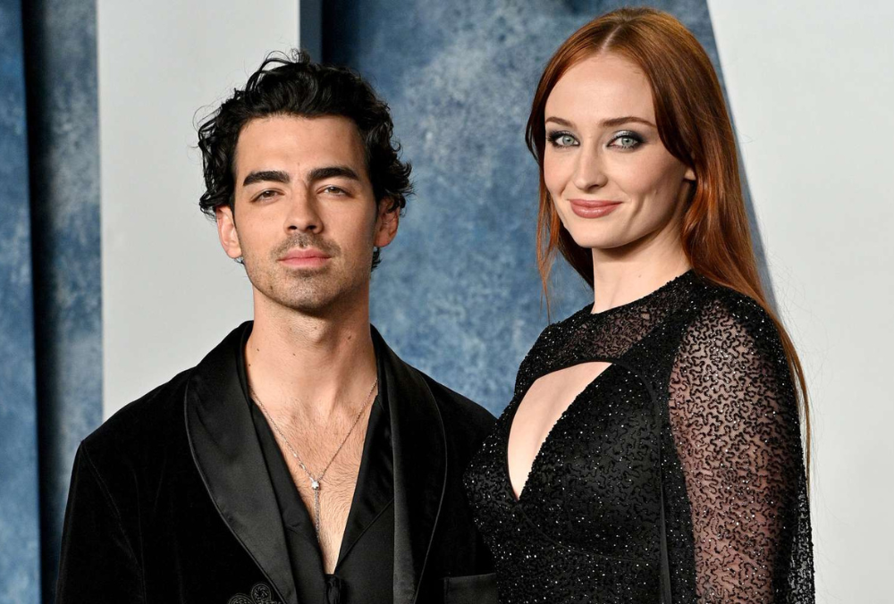 Sophie Turner Trolls Joe Jonas with "Mr. Perfectly Fine" Bracelet at Jonas Brothers Concert