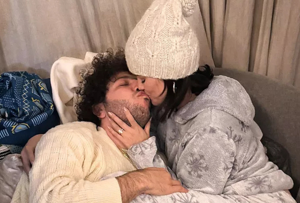 Selena Gomez and Benny Blanco Had a Romantic Kiss On Holiday